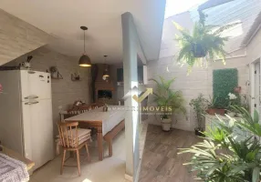 Foto 1 de Sobrado com 3 Quartos à venda, 196m² em Jardim Pilar, Santo André