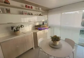 Foto 1 de Apartamento com 4 Quartos à venda, 131m² em Camboinhas, Niterói