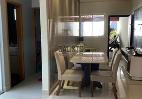 Foto 1 de Casa com 2 Quartos à venda, 75m² em Novo Mundo, Uberlândia