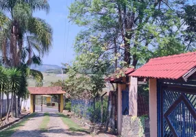 Foto 1 de Fazenda/Sítio com 4 Quartos à venda, 3000m² em Maracatú, Guararema