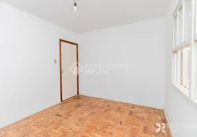 Foto 1 de Apartamento com 3 Quartos à venda, 75m² em Santo Antônio, Porto Alegre