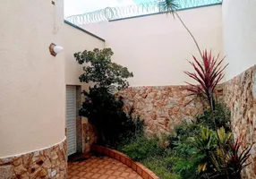 Foto 1 de Sobrado com 4 Quartos para alugar, 300m² em Jardim Seckler, São Paulo