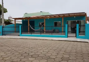 Foto 1 de Casa com 3 Quartos para alugar, 120m² em Praia da Enseada, São Francisco do Sul