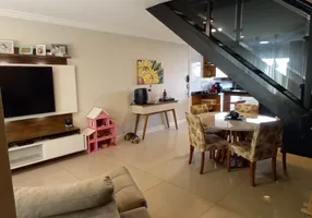 Foto 1 de Casa de Condomínio com 3 Quartos à venda, 202m² em Vila Santa Clara, São Paulo