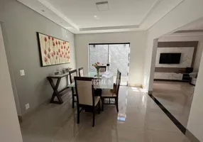 Foto 1 de Casa com 3 Quartos à venda, 190m² em Jardim das Palmeiras, Uberlândia