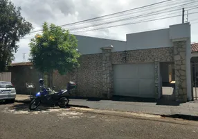 Foto 1 de Imóvel Comercial com 5 Quartos para alugar, 300m² em Brasil, Uberlândia