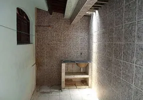 Foto 1 de Casa com 2 Quartos à venda, 60m² em Barbalho, Salvador