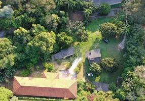 Foto 1 de Fazenda/Sítio com 3 Quartos à venda, 3741m² em Paisagem Renoir, Cotia