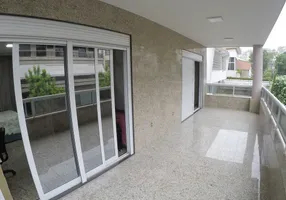 Foto 1 de Casa com 4 Quartos à venda, 463m² em Jardim Guanabara, Rio de Janeiro