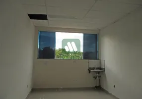 Foto 1 de Sala Comercial com 1 Quarto para alugar, 25m² em Saraiva, Uberlândia