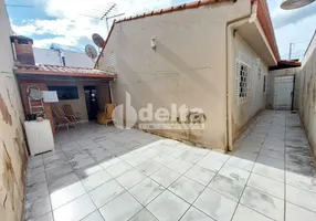 Foto 1 de Casa com 5 Quartos à venda, 243m² em Tubalina, Uberlândia