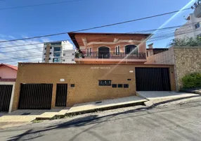 Foto 1 de Casa com 3 Quartos à venda, 157m² em Jardim das Laranjeiras, Juiz de Fora