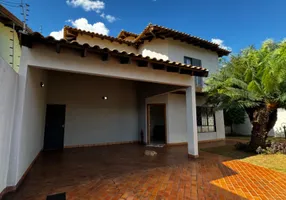 Foto 1 de Sobrado com 4 Quartos à venda, 236m² em Caranda Bosque, Campo Grande