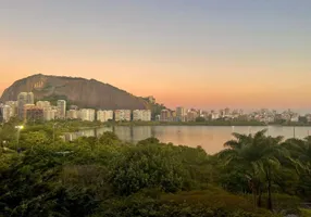 Foto 1 de Apartamento com 2 Quartos à venda, 98m² em Lagoa, Rio de Janeiro