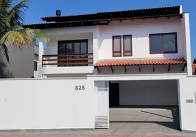 Foto 1 de Casa com 3 Quartos à venda, 305m² em Santo Antônio, Joinville