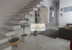 Foto 1 de Sobrado com 5 Quartos à venda, 250m² em São Benedito, Pindamonhangaba