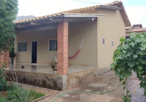 Foto 1 de Casa com 4 Quartos à venda, 270m² em Jardim Clarissa, Goiânia