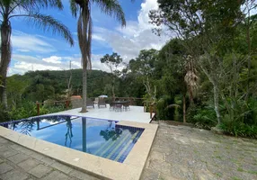 Foto 1 de Casa com 3 Quartos à venda, 170m² em Carangola, Petrópolis