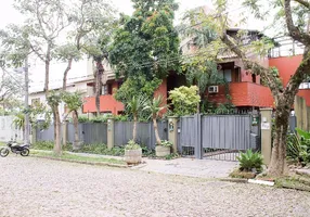 Foto 1 de Casa de Condomínio com 4 Quartos à venda, 348m² em Vila Assunção, Porto Alegre