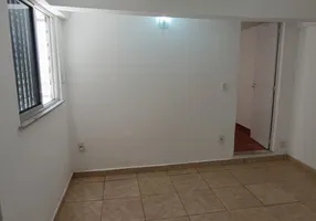 Foto 1 de Casa com 2 Quartos para alugar, 60m² em Vista Alegre, Rio de Janeiro