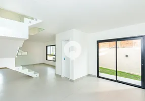 Foto 1 de Casa de Condomínio com 3 Quartos à venda, 192m² em Santa Cândida, Curitiba