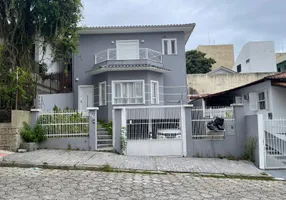 Foto 1 de Casa com 3 Quartos à venda, 190m² em Coqueiros, Florianópolis