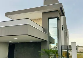 Foto 1 de Casa de Condomínio com 4 Quartos à venda, 270m² em Morada dos Nobres, Cuiabá