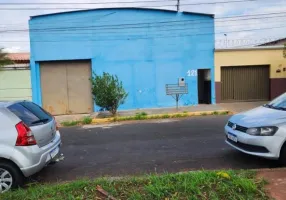 Foto 1 de Imóvel Comercial para alugar, 240m² em Jardim das Palmeiras, Uberlândia