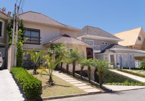 Foto 1 de Casa de Condomínio com 4 Quartos para venda ou aluguel, 311m² em Santo Inácio, Curitiba