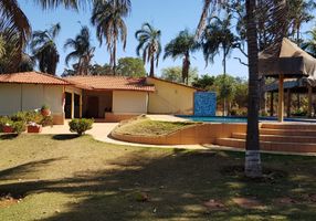 Foto 1 de Fazenda/Sítio com 4 Quartos à venda, 180m² em Centro, Bela Vista de Goiás