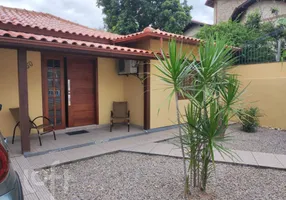 Foto 1 de Casa com 4 Quartos à venda, 150m² em Balneário, Florianópolis