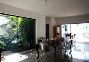 Foto 1 de Casa com 4 Quartos para alugar, 370m² em Belvedere, Belo Horizonte