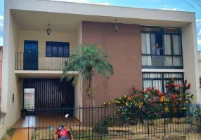 Foto 1 de Casa com 4 Quartos para alugar, 325m² em Jardim Alexandre Campos, Uberaba