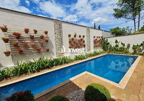 Foto 1 de Casa de Condomínio com 4 Quartos para alugar, 390m² em Jardim do Lago, Uberaba