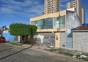 Foto 1 de Casa com 6 Quartos à venda, 280m² em Candelária, Natal