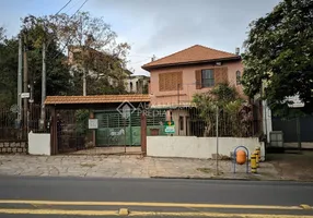 Foto 1 de Casa com 7 Quartos à venda, 400m² em Medianeira, Porto Alegre