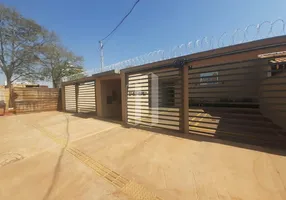 Foto 1 de Casa com 2 Quartos para alugar, 48m² em Vila Rosa, Goiânia