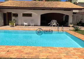Foto 1 de Casa com 4 Quartos à venda, 485m² em Itacoatiara, Niterói