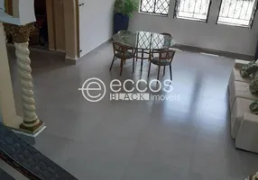 Foto 1 de Casa com 5 Quartos à venda, 650m² em Centro, Uberlândia