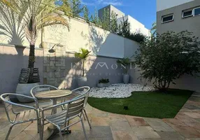Foto 1 de Casa de Condomínio com 4 Quartos à venda, 290m² em Jardim das Palmeiras, Uberlândia