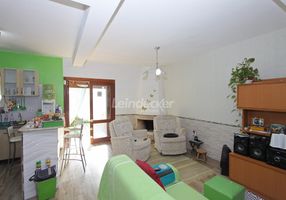Sobrado com 3 Quartos à venda, 166m² em Guarujá, Porto Alegre - imagem 1 Foto 1 de Sobrado com 3 Quartos à venda, 166m² em Guarujá, Porto Alegre
