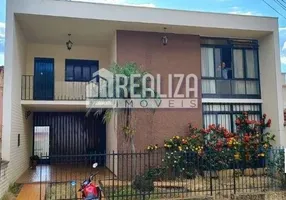 Foto 1 de Casa com 4 Quartos para venda ou aluguel, 300m² em Jardim Alexandre Campos, Uberaba