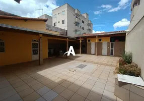 Foto 1 de Casa com 3 Quartos à venda, 257m² em Santa Mônica, Uberlândia