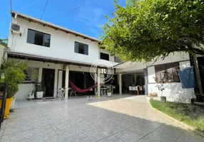 Foto 1 de Casa com 5 Quartos à venda, 132m² em Nacoes, Balneário Camboriú