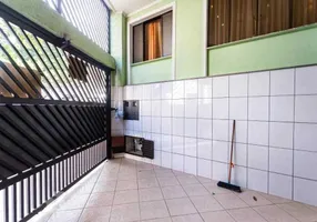 Foto 1 de Sobrado com 5 Quartos à venda, 247m² em Vila Yolanda, Osasco