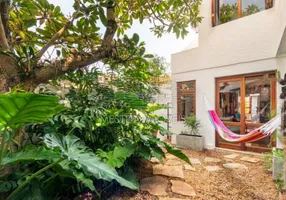 Foto 1 de Casa com 3 Quartos à venda, 190m² em Vila Madalena, São Paulo