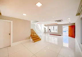 Foto 1 de Casa de Condomínio com 3 Quartos à venda, 330m² em Barra da Tijuca, Rio de Janeiro