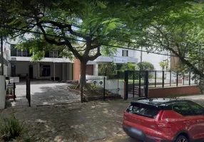 Foto 1 de Sobrado com 4 Quartos à venda, 470m² em Petrópolis, Porto Alegre