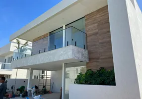 Foto 1 de Casa de Condomínio com 5 Quartos à venda, 290m² em Guarajuba, Camaçari
