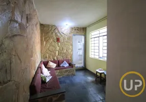 Foto 1 de Casa com 6 Quartos à venda, 196m² em Carlos Prates, Belo Horizonte